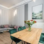 Luxurioese Design Mit Je 3 Schlafzimmern Apartman *