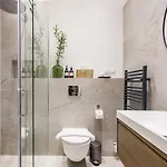Luxurioese Design Mit Je 3 Schlafzimmern Apartman *