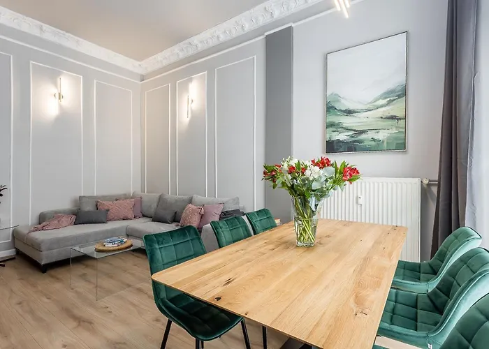 Luxurioese Design Mit Je 3 Schlafzimmern Appartement *